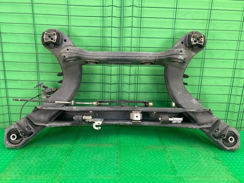 Балка Mercedes-Benz W204