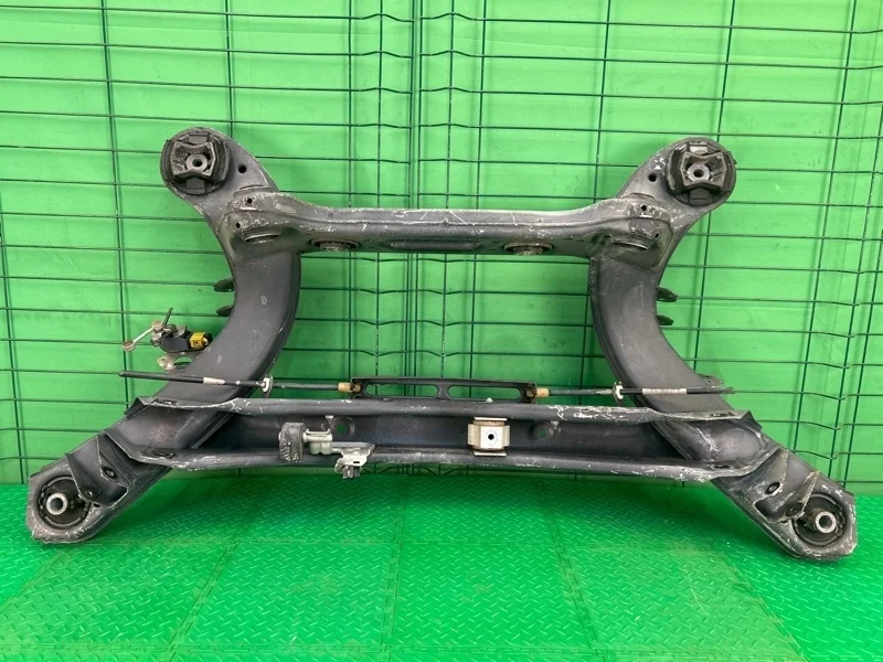 Балка Mercedes-Benz W204