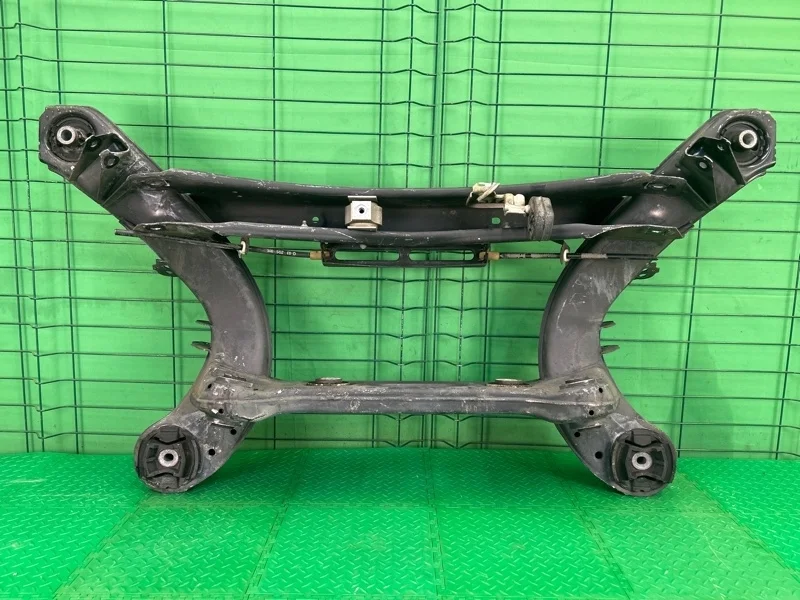 Балка Mercedes-Benz W204