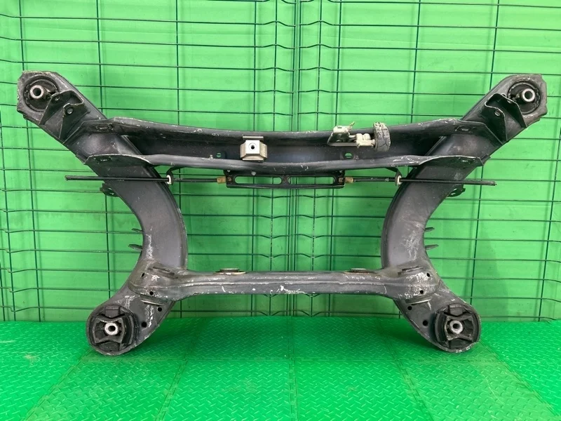 Балка Mercedes-Benz W204