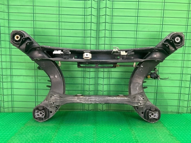 Балка Mercedes-Benz W204