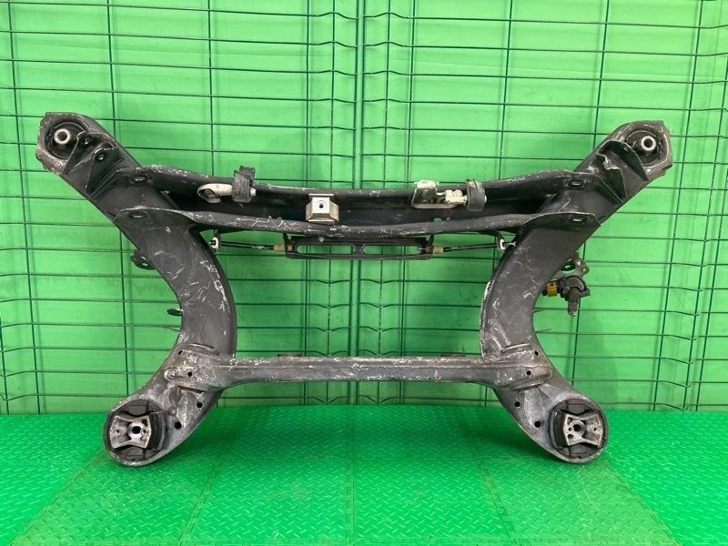 Балка Mercedes-Benz W204