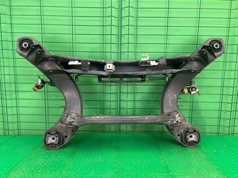 Балка Mercedes-Benz W204