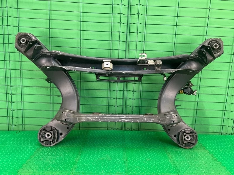 Балка Mercedes-Benz W204