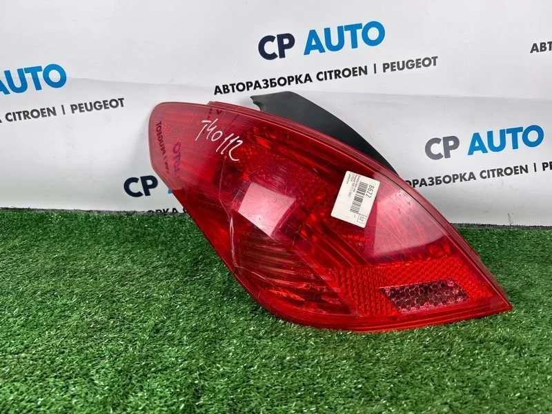 Фонарь Peugeot 308 2012