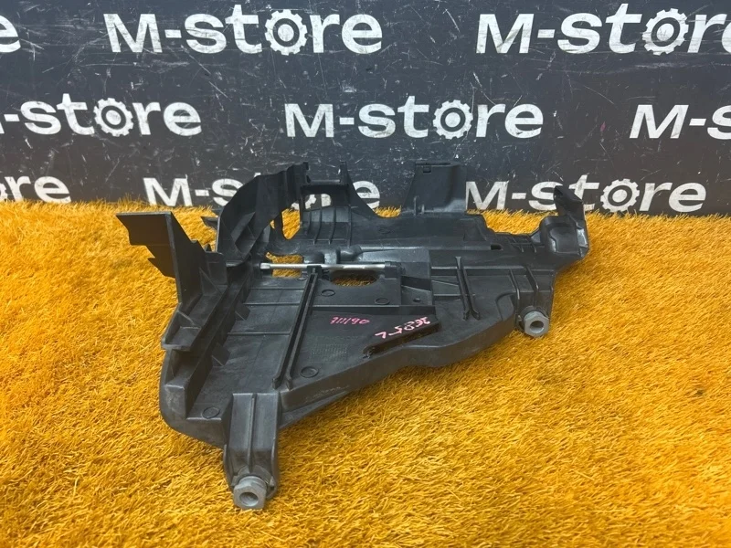 Кронштейн фары Volkswagen Touareg 2005 7L6941613C 7L BMV, левый