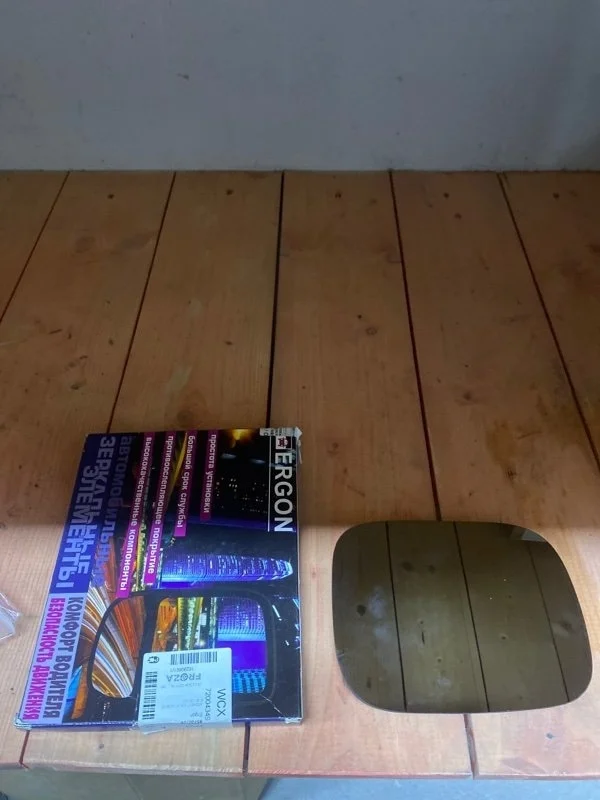 Зеркальный элемент Volvo XC90 95700709, правый