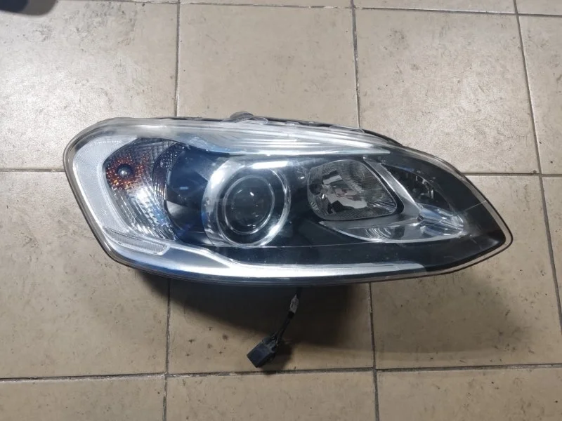 Фара ксеноновая Volvo XC60 2016 31395897