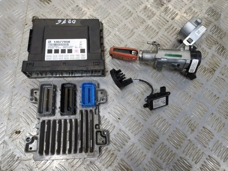 Блок управления двигателем ( комплект) OPEL ASTRA J 2010 12616532 P10 A14NET