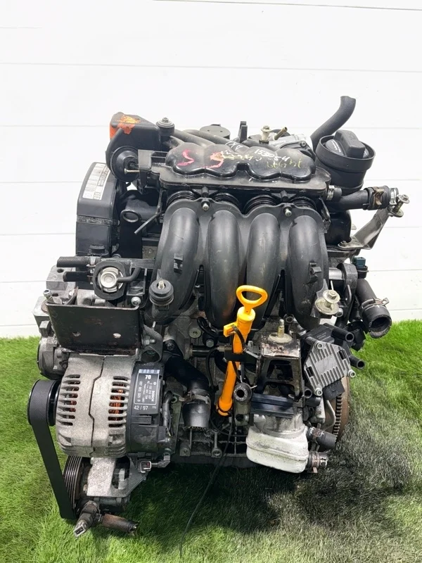 Двигатель VOLKSWAGEN GOLF AKL AKL