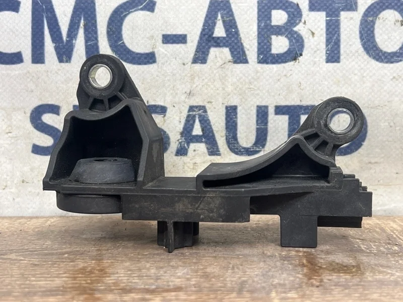 Кронштейн Volvo V40 Cross Country 30650770 V40 CROSS COUNTRY B5204T9