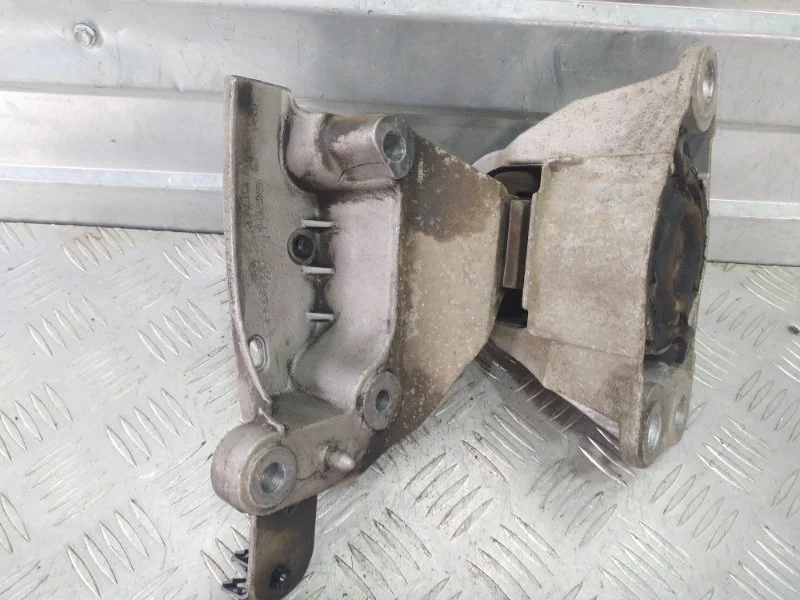 Подушка двигателя RENAULT DUSTER 2009-2014 112846256R HSA F4R, передняя правая