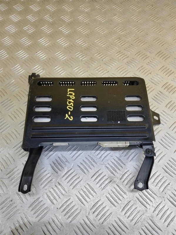 Усилитель музыкальный Toyota Land Cruiser Prado 150 (2009-2023) 2018 8628060561 2.8 D 1GDFTV