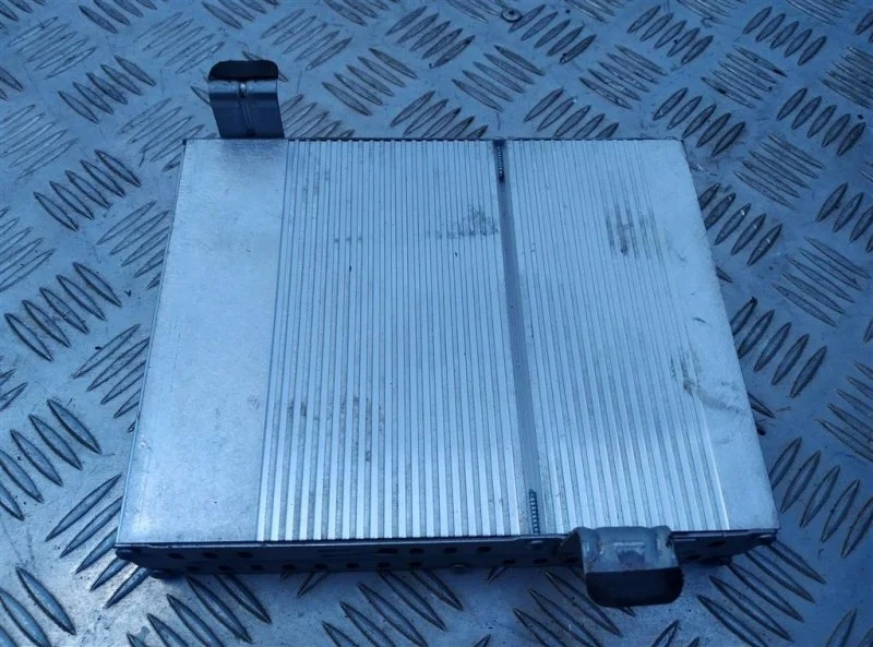 Усилитель музыкальный Toyota Land Cruiser (100) 1998-2007 2005 862800W061 4.7 I 2UZFE