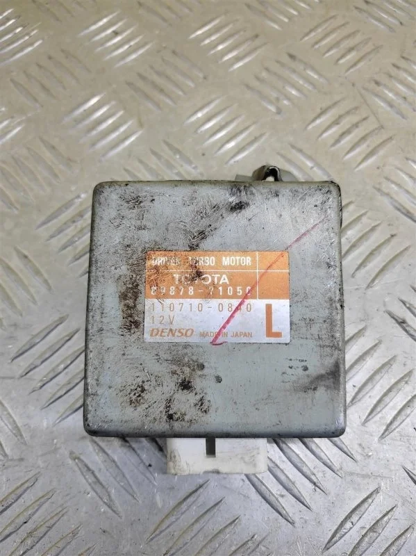 Блок электронный Toyota Hilux (2005-2015) 2012 8987871050 2.7