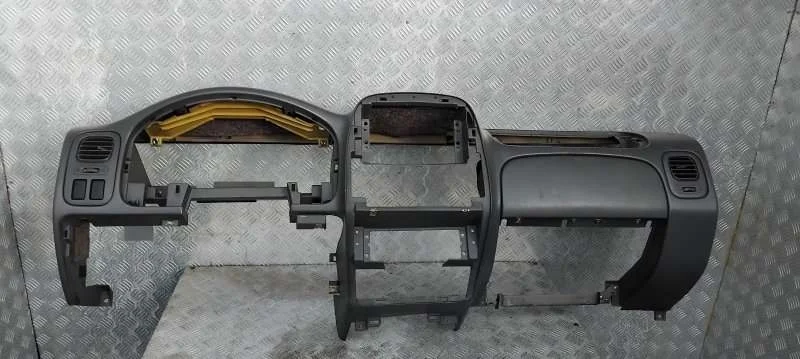 Панель передняя салона (торпедо) Nissan Navara (D22) 1998-2007 2004 68100VK60A ПИКАП 2.5 D YD25