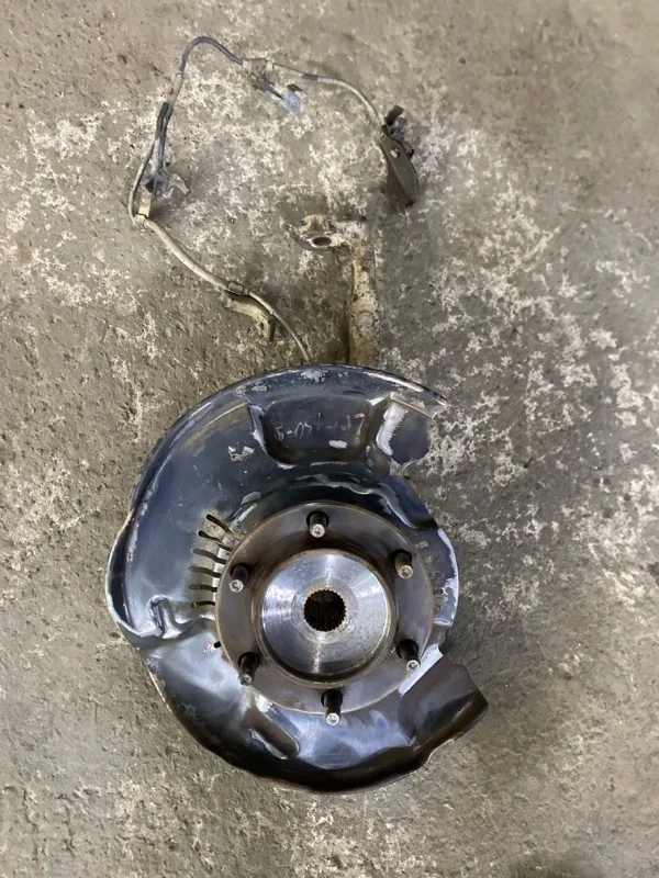 Кулак поворотный левый Toyota Land Cruiser Prado 150 (2009-2023) 2014 4321260240 3.0 D 1KDFTV