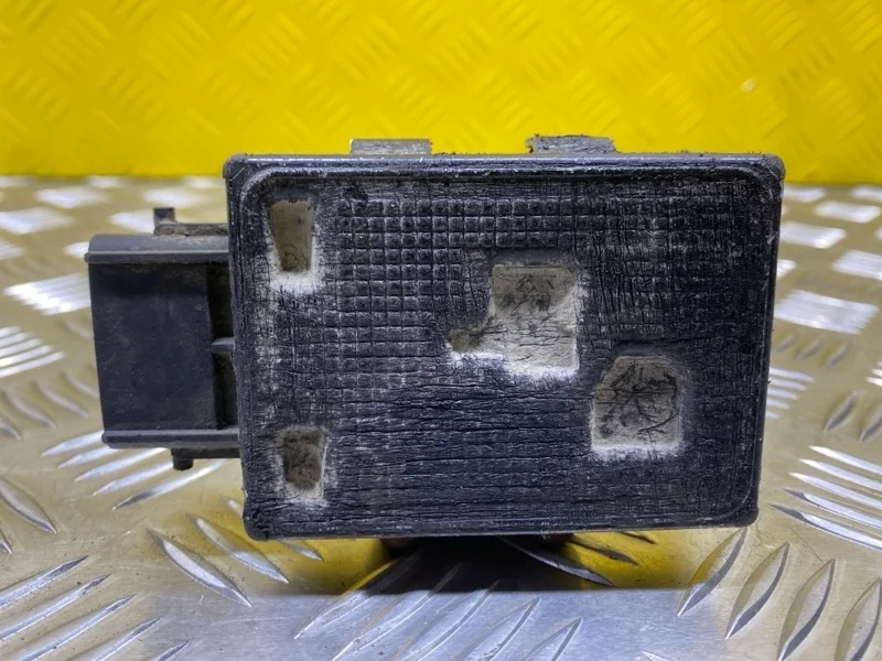 Блок управления топливным насосом Toyota Tundra II (2006-2022) 2011 8957134070 5.7 I 3URFE