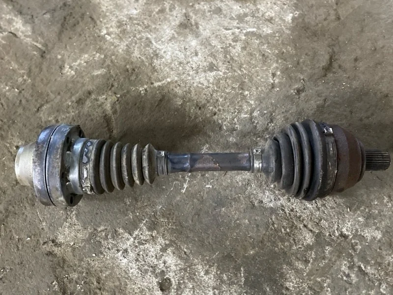 Полуось (приводной вал, ШРУС) Volkswagen Amarok (2010-2016) 2011 2H0407271B 2.0 D CDCA