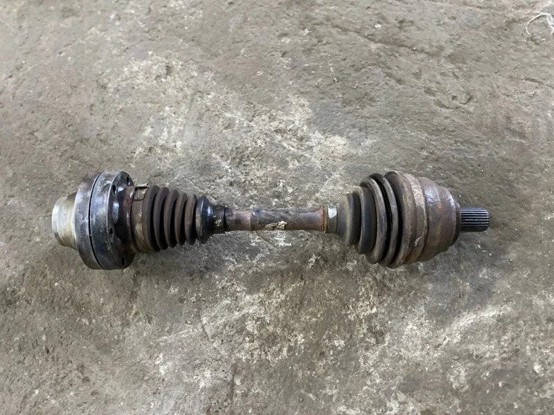 Полуось (приводной вал, ШРУС) Volkswagen Amarok (2010-2016) 2011 2H0407271B 2.0 D CDCA