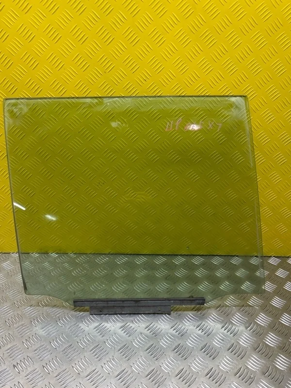 Стекло двери задней правой Lexus Lx 570 (2007-2022) 2010 6811360331 5.7 I 3URFE