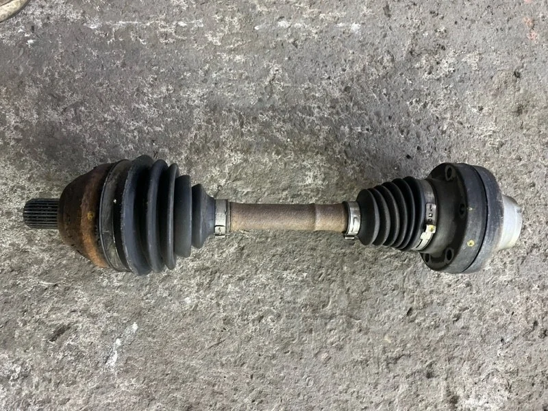 Полуось передняя правая (приводной вал, ШРУС) Volkswagen Amarok (2010-2016) 2011 2H0407271B ПИКАП 2.0 D CDCA