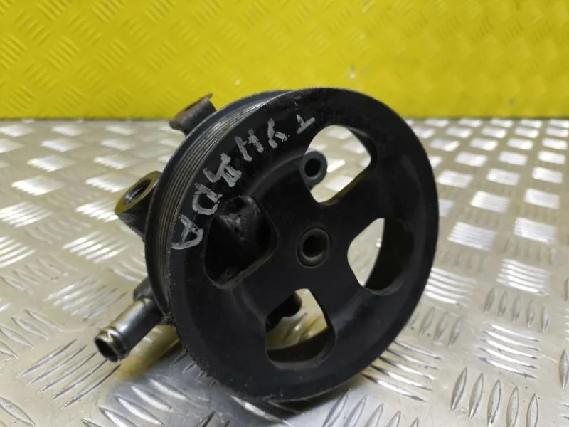 Насос гидроусилителя руля Toyota Tundra II (2006-2022) 2014 443100C090