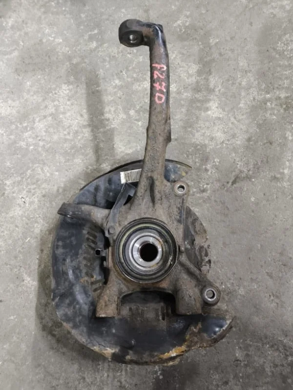 Кулак поворотный правый Toyota Sequoia II 2008 - 2022 2008 432110C012 5.7 I 3URFE