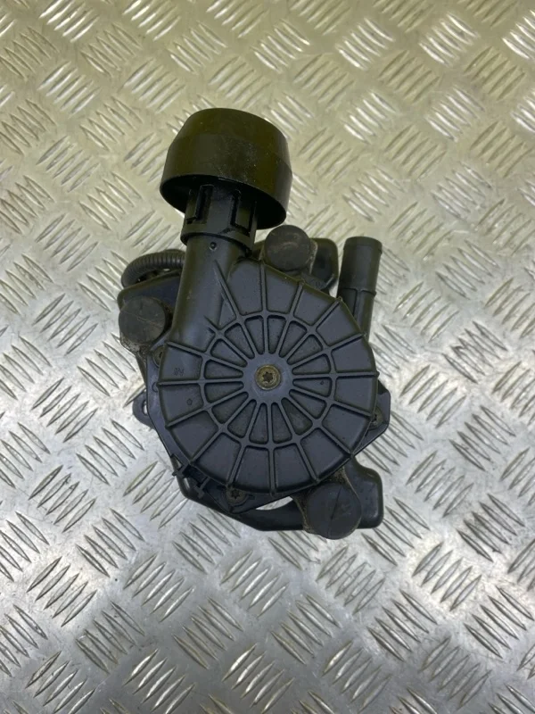 Насос продувки катализатора Toyota Land Cruiser Prado 150 (2009-2023) 2012 176100C040 2.7 I 2TRFE