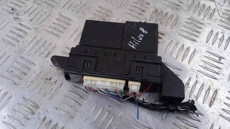 Блок электронный Toyota Hilux (2015-2021) 2016 886500K460 2.4 D 2GDFTV