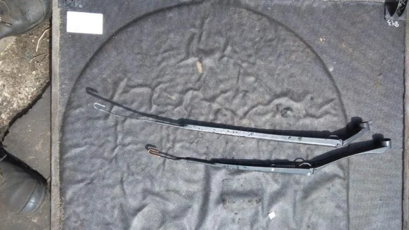 Щеткодержатель (поводок стеклоочистителя, дворник) Toyota Rav 4 (XA30) (2005-2014) 2007 8521142130 2.2 D 2ADFTV