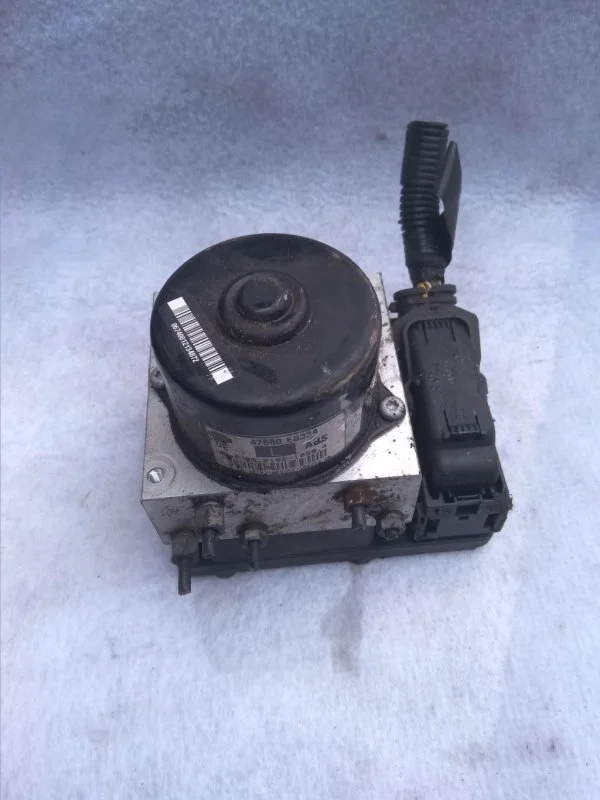 Блок ABS Nissan Navara (D40) 2004-2015 2007 47660EB33A 2.5 D YD25DDTI