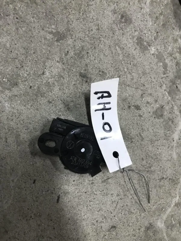 Динамик Volkswagen Touareg II 2010-2014 2011 8E0919279 3.0 I