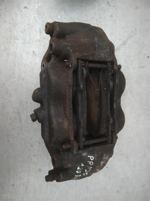 Суппорт передний левый Toyota Land Cruiser Prado 120 (2002-2009) 2005 4775060130 3.0 D