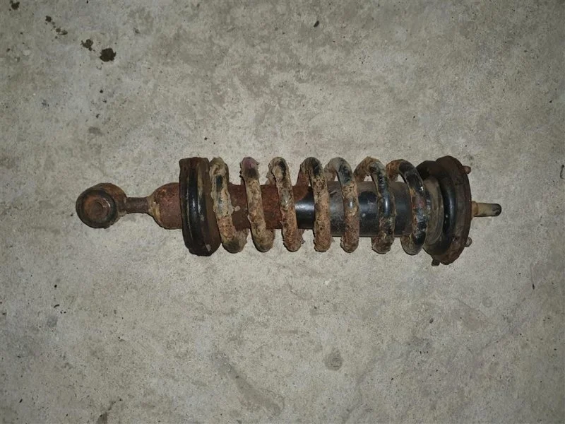 Амортизатор передний левый Nissan Pathfinder (R51M) 2004-2013 2008 56100EB31D ВНЕДОРОЖНИК 2.5 D YD25DDTI