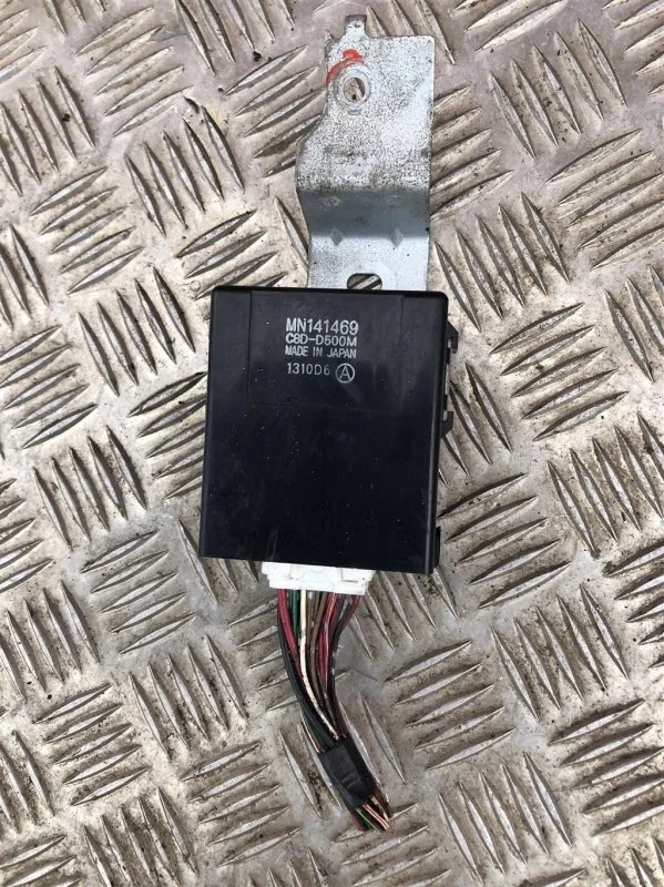 Блок управления стеклоподъемниками Mitsubishi L200 (2006-2015) 2010 MN141469 2.5 D 4D56