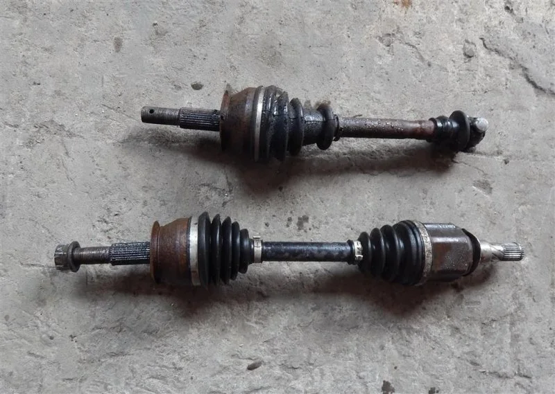 Полуось передняя левая (приводной вал, ШРУС) Nissan Navara (D40) 2004-2015 2008 39100EB310 2.5 D YD25DDTI