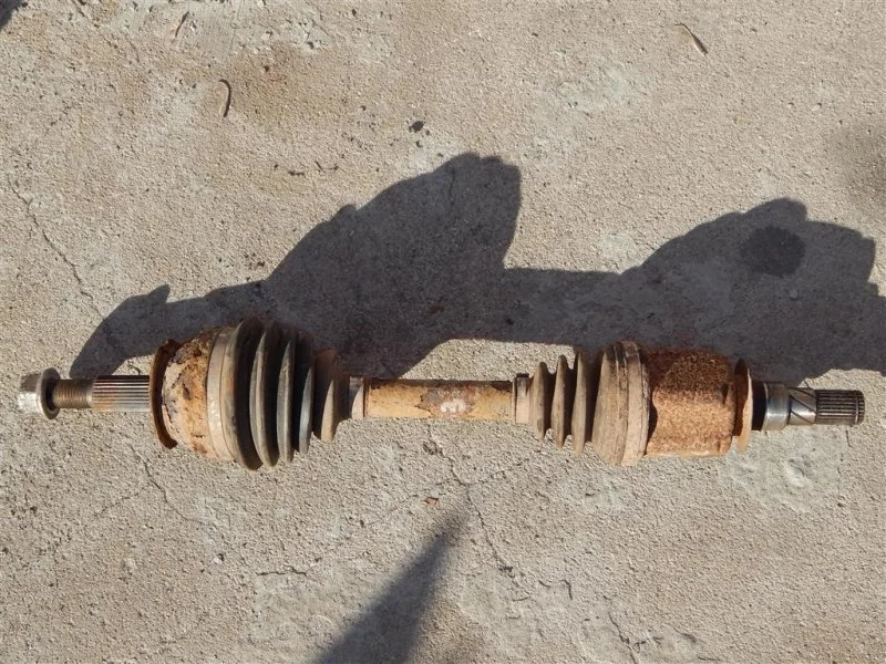 Полуось передняя правая (приводной вал, ШРУС) Nissan Navara (D40) 2004-2015 2012 39100EB300 2.5 D YD25DDTI