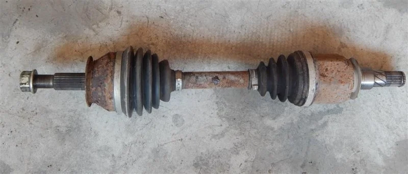 Полуось передняя правая (приводной вал, ШРУС) Nissan Navara (D40) 2004-2015 2010 39100EB300 2.5 D YD25DDTI