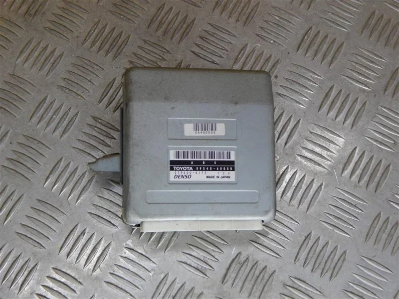 Блок электронный Toyota Land Cruiser (100) 1998-2007 2000 8954060080 4.2 D 1HDFTV