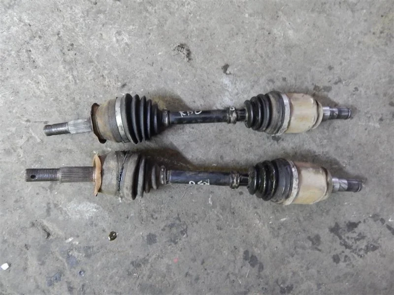 Полуось передняя левая (приводной вал, ШРУС) Nissan Navara (D40) 2004-2015 2008 39100EB300 2.5 D YD25DDTI