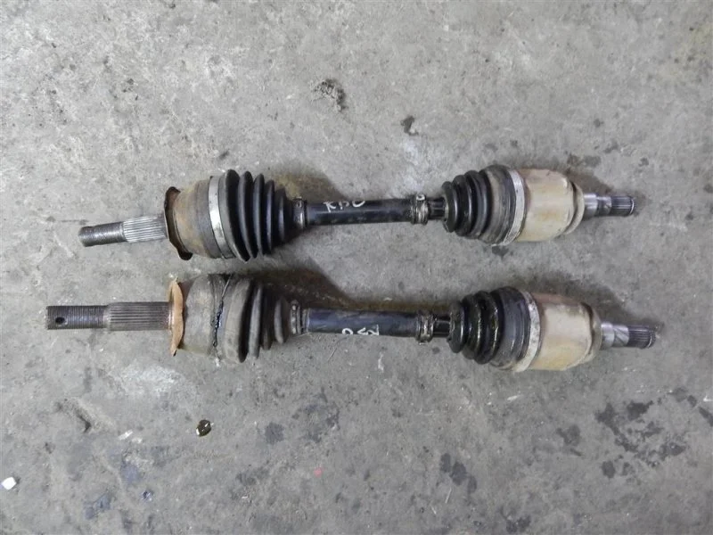 Полуось передняя правая (приводной вал, ШРУС) Nissan Navara (D40) 2004-2015 2008 39100EB300 2.5 D YD25DDTI