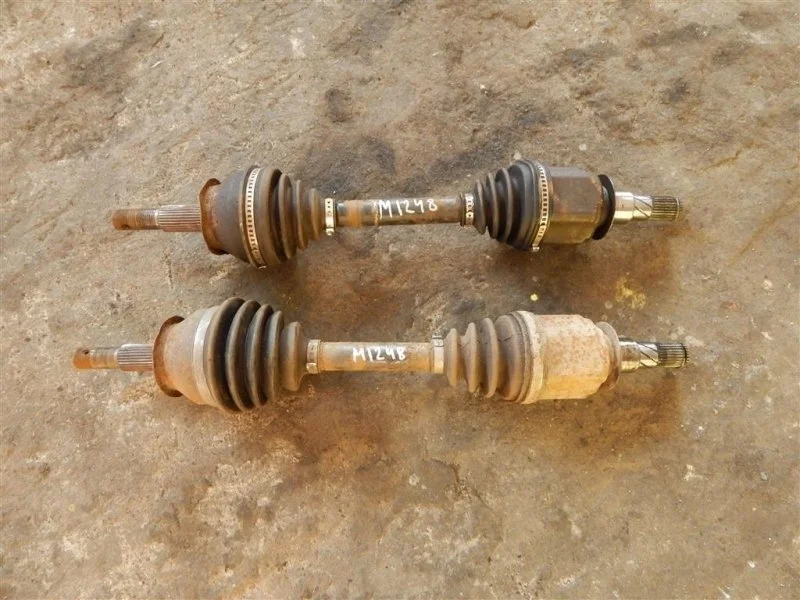 Полуось передняя правая (приводной вал, ШРУС) Nissan Navara (D40) 2004-2015 2008 39100EB300 2.5 D YD25DDTI