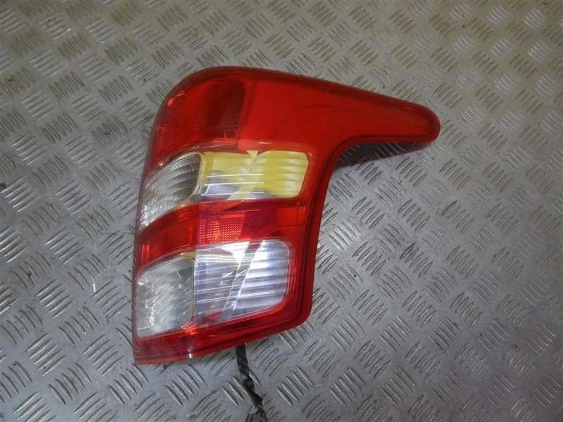 Фонарь задний правый Mitsubishi L200 (2015-2022) 2019 8330A944 2.4 D 4N15