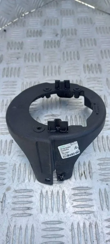 Кронштейн фары противотуманной правой Nissan Navara (D40) 2004-2015 2009 26155EB500