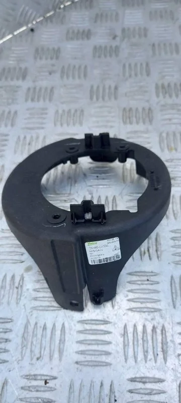 Кронштейн фары противотуманной правой Nissan Navara (D40) 2004-2015 2009 26155EB500