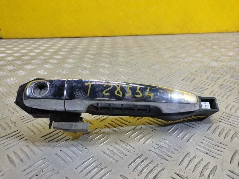 Ручка двери наружная передняя левая Mitsubishi L200 (2006-2015) 2009 5716A032 2.5 D 4D56