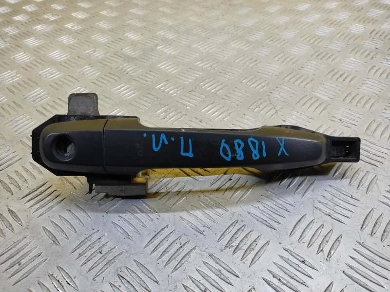 Ручка двери наружная передняя левая Mitsubishi L200 (2006-2015) 2007 5716A032 2.5 D 4D56