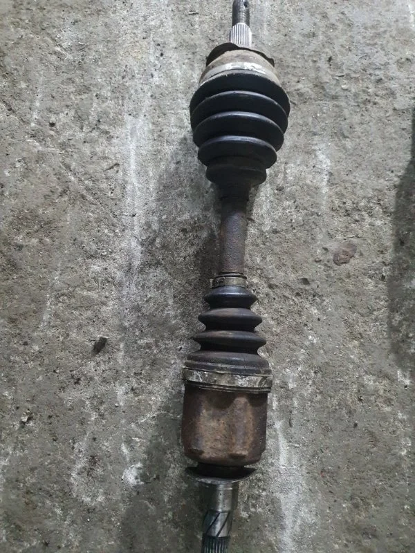 Полуось передняя правая (приводной вал, ШРУС) Nissan Navara (D40) 2004-2015 2005 39100EB300 2.5 D YD25DDTI