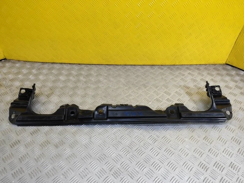 Накладка на бампер Toyota Hilux (2015-2021) 2019 52129KK010 2.4 D 2GDFTV